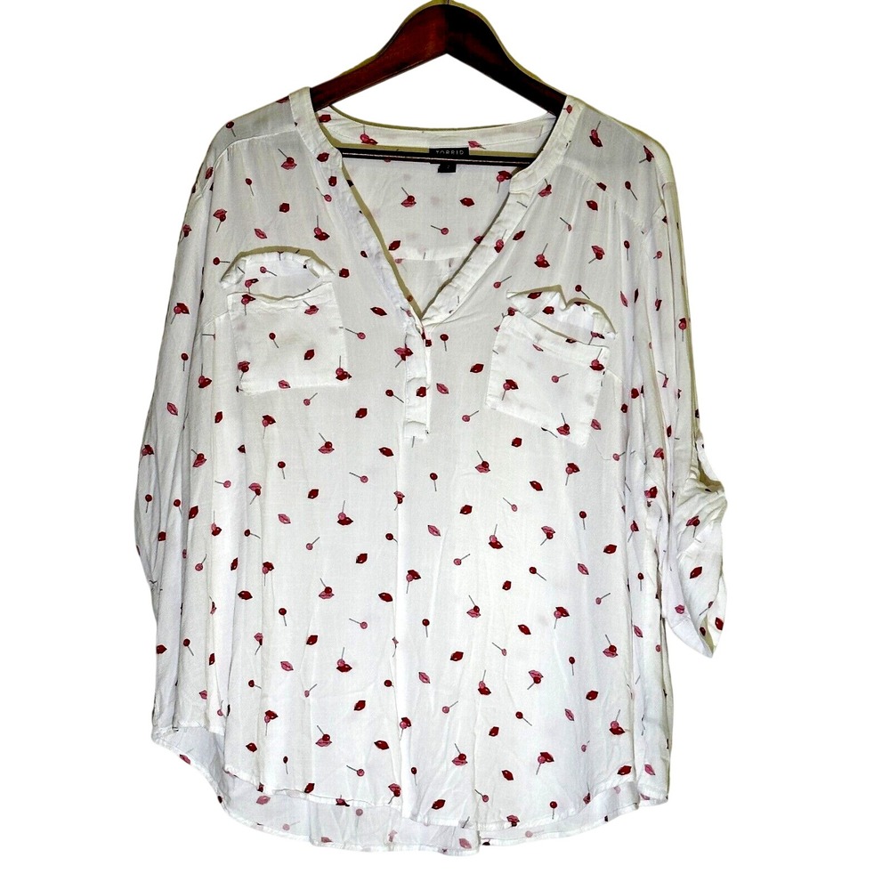 Torrid Top Harper Blouse 2 White Red Lollipop Lips 3/4 Roll Tab Sleeve Button
